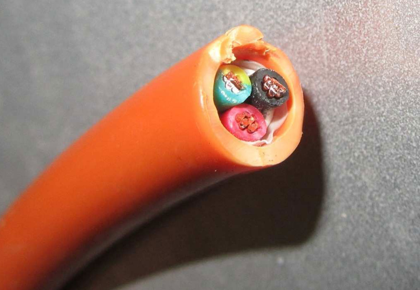 End view of three core cable